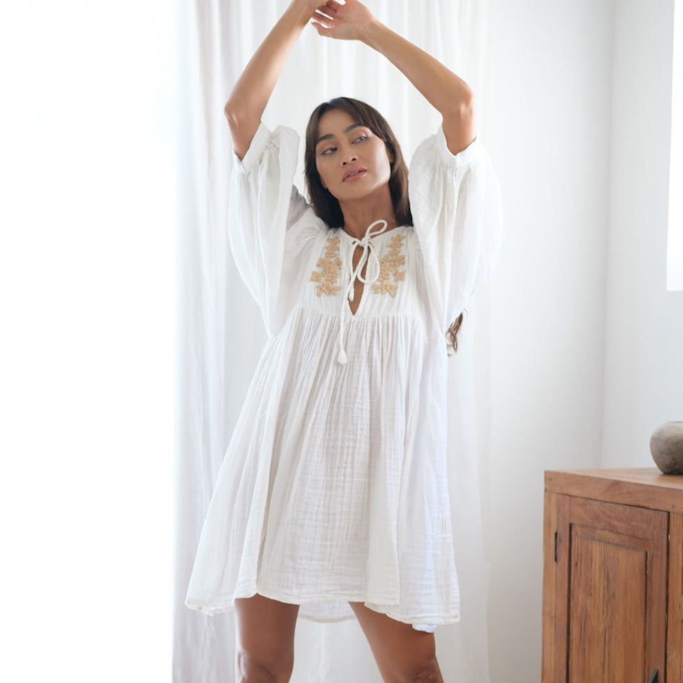 https://www.thefoxandthemermaid.com/cdn/shop/products/indian-cotton-gauze-dress_1024x.jpg?v=1662495740